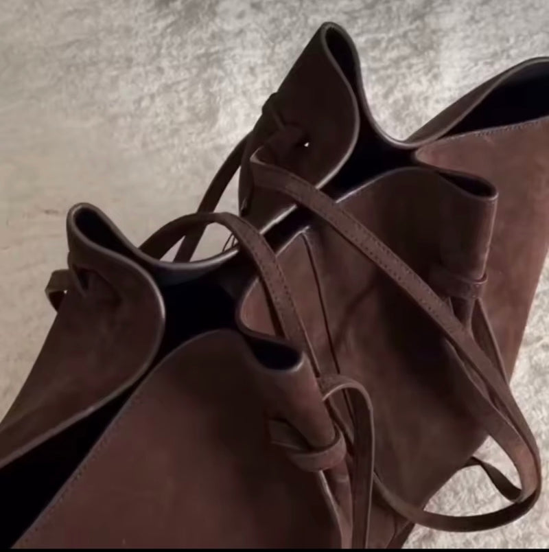 טוט וגן Essential Suede — התיק שעובד בשבילך