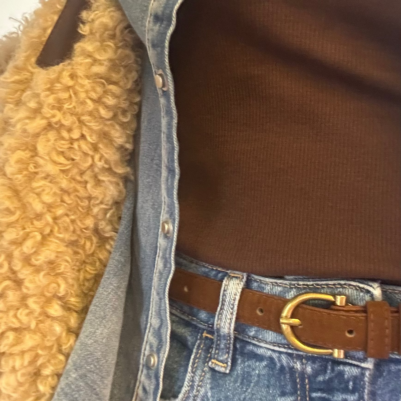 חגורת Suede Luxe מעור פרה בגימור זמש עם אבזם מוזהב