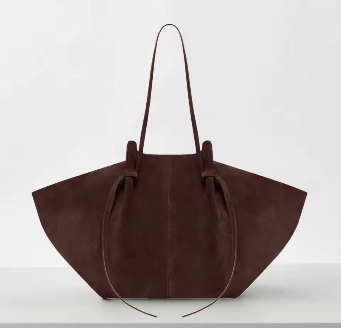 תיק "Essential vegan Suede Tote"  סל מעוצב