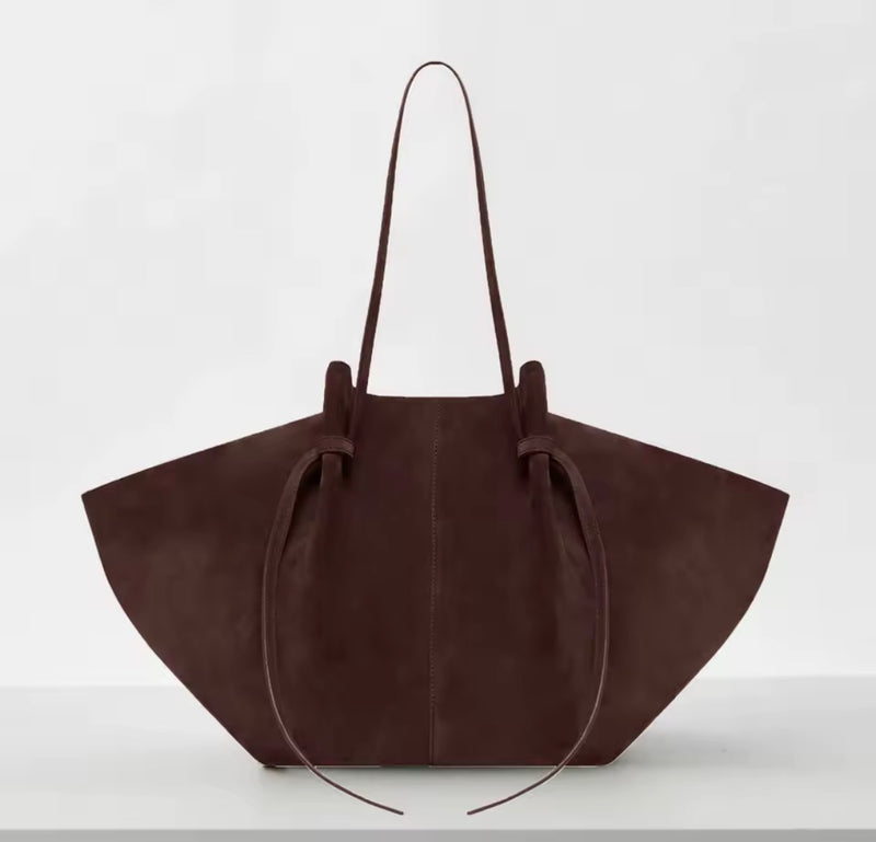 טוט וגן Essential Suede — התיק שעובד בשבילך