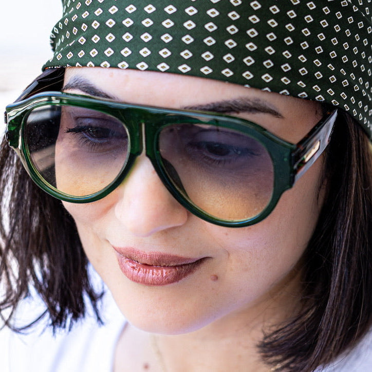 משקפי שמש אמילי Aviator UV400 בחזית ירוקה שקופה