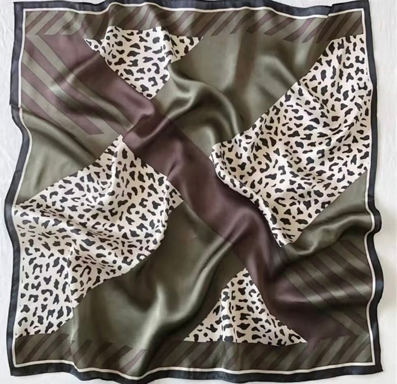 צעיף סאטן Safari Luxe — הפרא האלגנטי