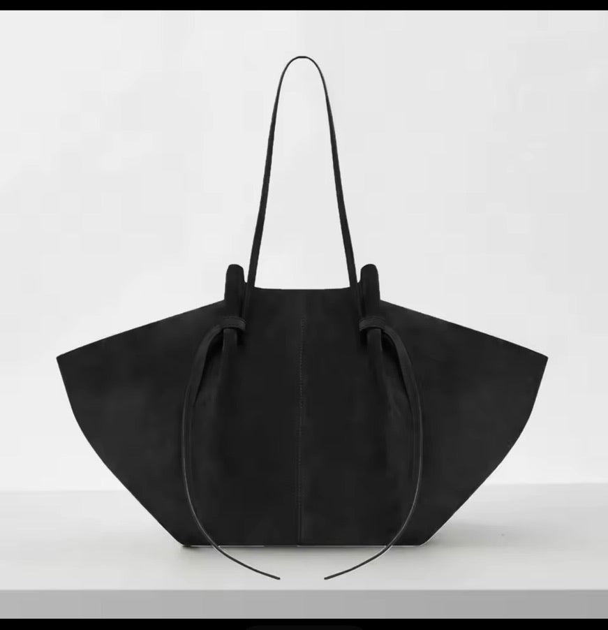 תיק "Essential vegan Suede Tote"  סל מעוצב