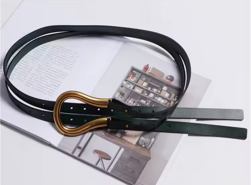 חגורת עור U-Buckle עם אבזם מתכתי מסיבי ורצועות עור כפולות