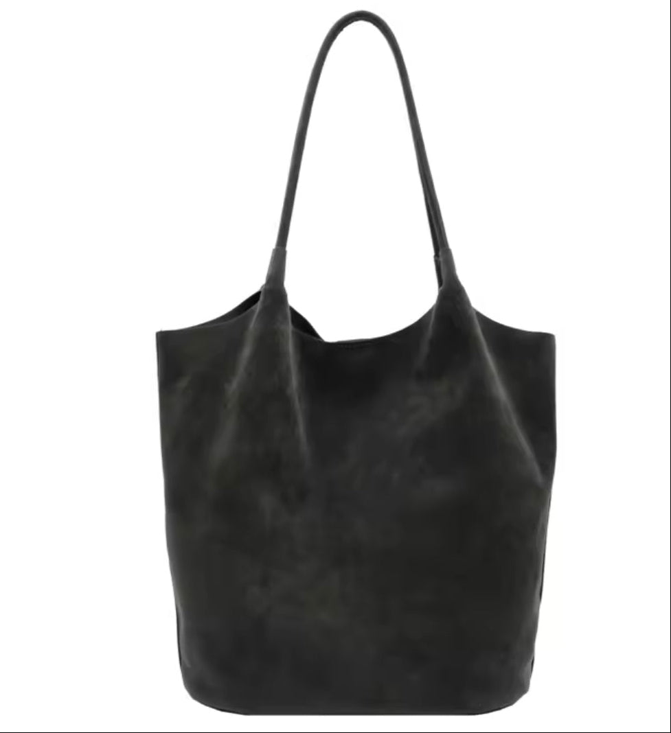 תיקSTUDIO TOTE BAG – הסטייטמנט האורבני החדש שלך