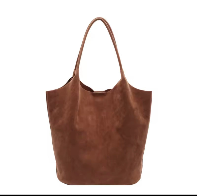תיק STUDIO Tote בזמש וגן — הסטייטמנט האורבני היומיומי
