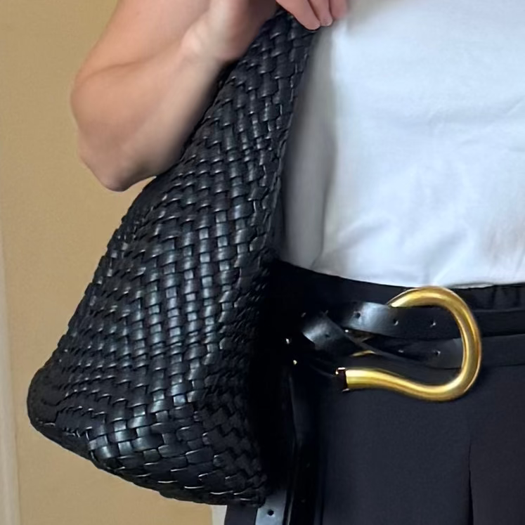 חגורת עור U-Buckle עם אבזם מתכתי מסיבי ורצועות עור כפולות