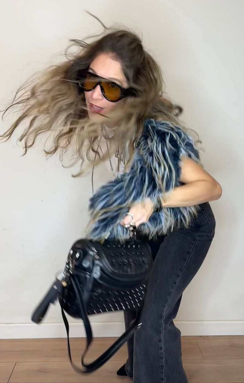 תיק Urban Rock Girl מעור כבש אמיתי עם עיצוב ניטים