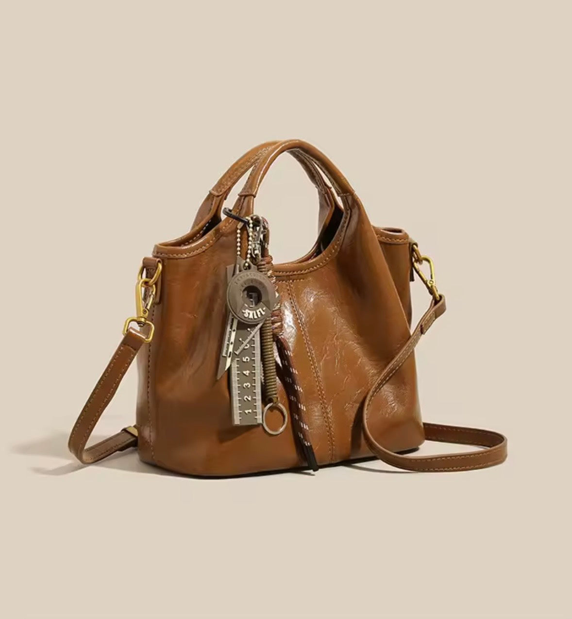MY Urban Crossbody עור יוקרתי בעיצוב מינימליסטי עם טאץ' אורבני